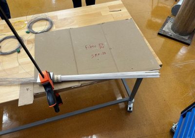 Optična vlakna v keramičnih nosilcih pred stavitvijo v napravo STARSHIP