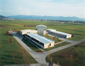 galerija-razstava-triga-50let_06